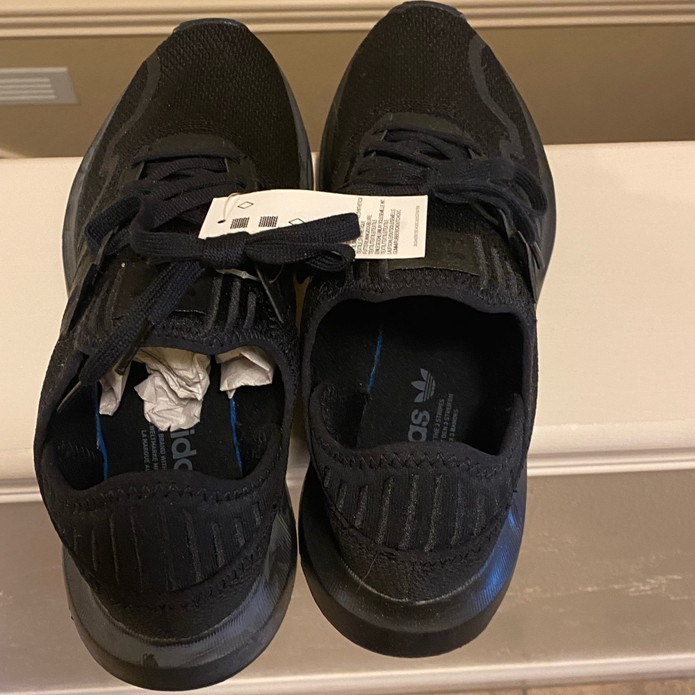 Adidas - Picture 2 of 4